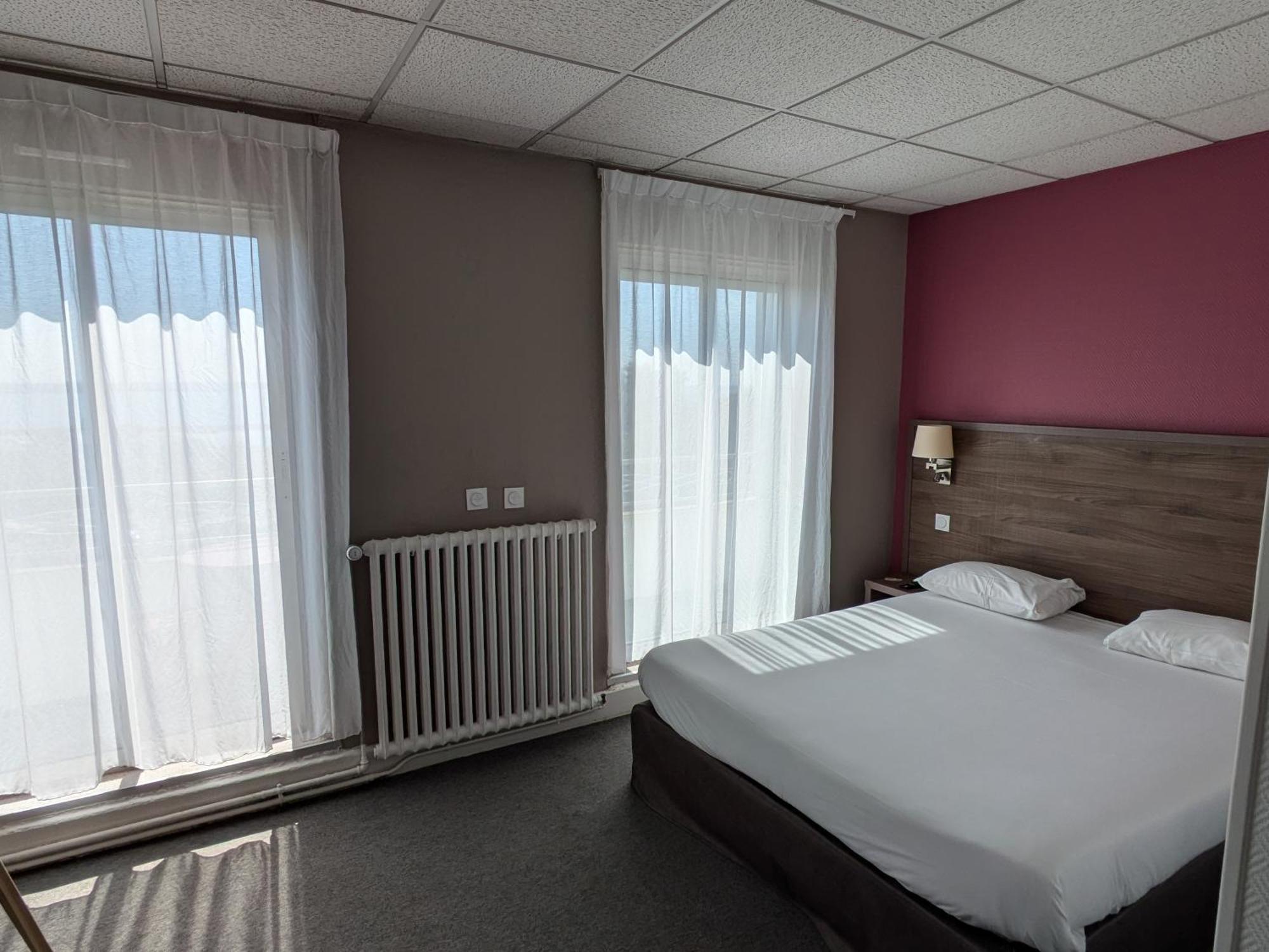 Hotel De La Gare Брест Экстерьер фото
